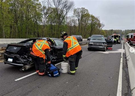 5, when the Pelham Fire Department responded with the Westchester County Police and other fire departments to a <strong>crash</strong> on the Hutchinson River <strong>Parkway</strong> North in the area of Pelhamdale Avenue. . Fatal accident on merritt parkway today